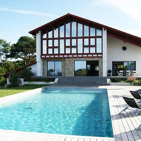 Saint-jean-de-luz Sleeps 12 Pool Air Con Wifi Saint-Jean-de-Luz
