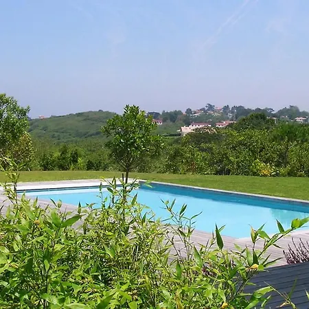 Saint-jean-de-luz Sleeps 12 Pool Air Con Wifi Vila