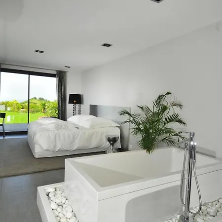 Saint-jean-de-luz Sleeps 12 Pool Air Con Wifi
